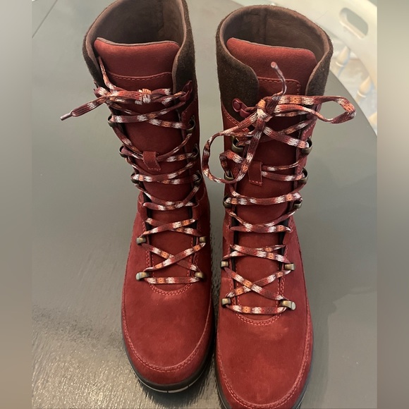 NEW Chaco Uma boot - Picture 8 of 8